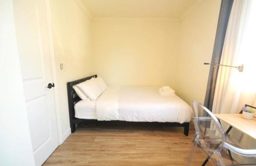 Cozy 2B1B Guest House with Private Entrance and Parking - Foto 16