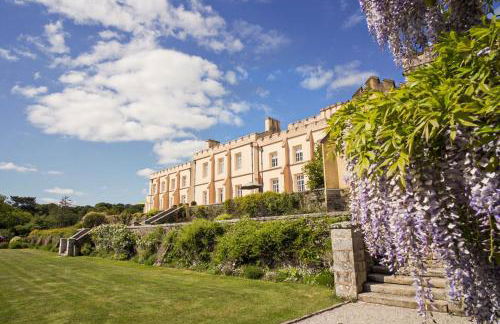 Cornish Castle - Photo 2