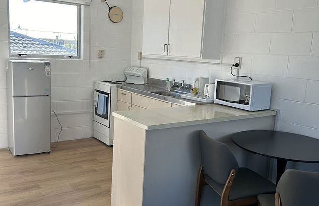 Avon Apartments - Photo 11