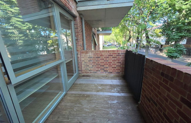 2 Bed-sleeps4-parking-balcony-nearcitycentre - Photo 11