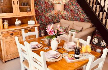 Overleigh Cottage, with optional Hot Tub hire - Photo 2