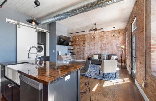 Downtown Urban Loft above Restaurants #8 - Photo 7