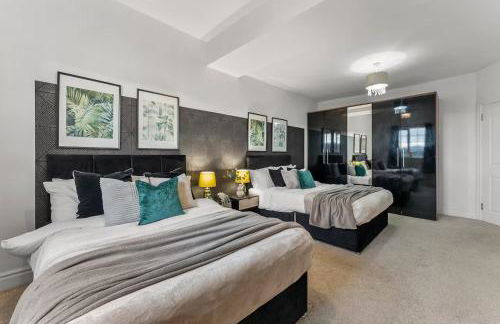 Perfect Booking 4 Bed Home in Cheltenham - Photo 31