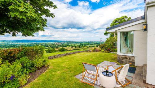 Bryniau Isaf - Photo 5, Garden view