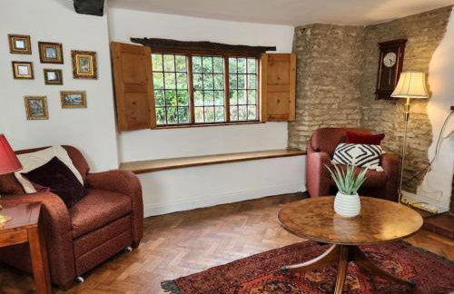 Swan Cottage 2-Bedroom-Netflix-Parking-Nature-Canal - Photo 15