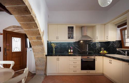 Captain's Hyatt - Photo 14