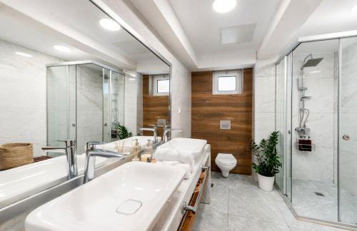 Hypnosis Beachside Villa with Private Heated Pool - Photo 32