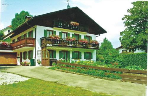 Dachgeschosswohnung mit toller Aussicht vom Balkon auf den wenige Meter entfernten See - Foto 1