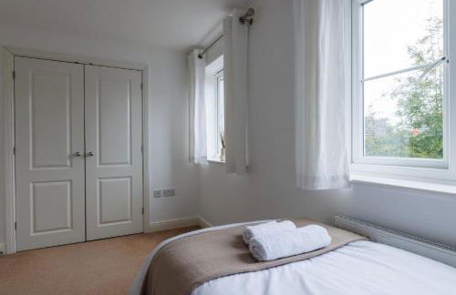 Spacious 4-Bedroom House in Aylesbury Ideal for Contractors Professionals or Larger Families - Foto 52