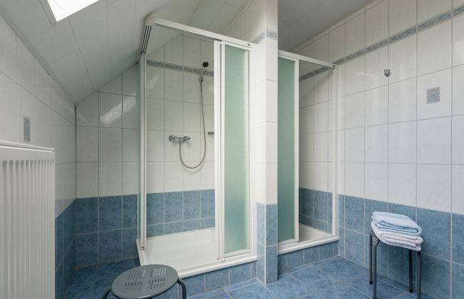 Spacious Retreat by Lake - Photo 20