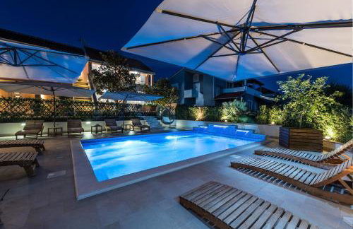 Villa Zdenka with heated pool - Photo 3