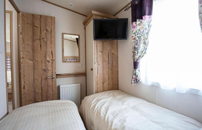 Stunning 2 Bed Chalet in Silversands Lossiemouth - Photo 3