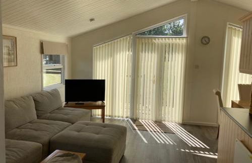 Lakeside cabin set in the Kentish countryside - Foto 9