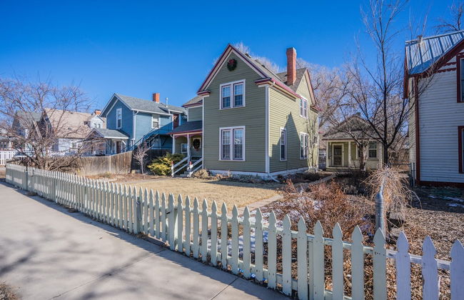 5bddowntown Victorian Charmhot Tub, Firepit - Photo 48