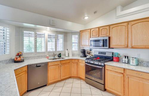 Kingman Family Home Yard, Grill and Room to Relax! - Photo 8