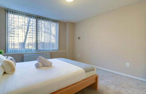 This Apt is Perfect For Business Trips or a Relaxing Vacation - Photo 11