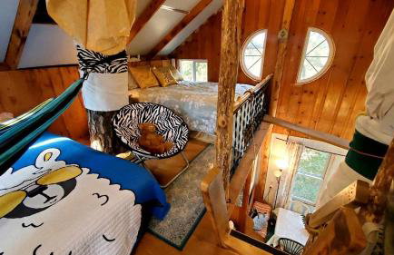 Magical Tree House Rental Nestled in the Woods on Farm Retreat near St. Louis, Missouri - Foto 31