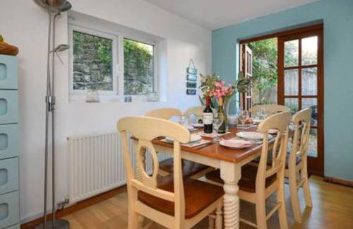 Beautiful cottage a stones throw from the beach. - Photo 6