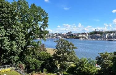 Beste Lage mit Warnowblick - großer Balkon, zwei Schlafzimmer, Aufzug, Stellplatz - Foto 10