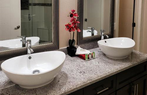 Pool, Patio and Yard Chic South Texas Home - Foto 15