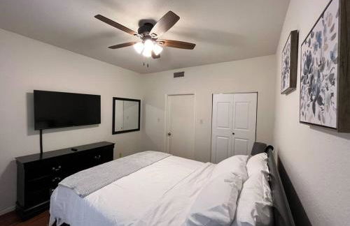 Home Away From Home-Cozy 2 BDRM Condo/Med Cntr/NRG - Foto 16