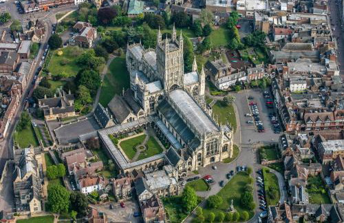 Luxe Cosy&Spacious 2 Bed House - Super Fast Wi-Fi & Private Parking Near GLO Airport & Cheltenham Racecourse - Foto 30