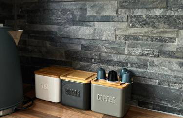 1 Bed Flat - Walton-on-Thames - Foto 10