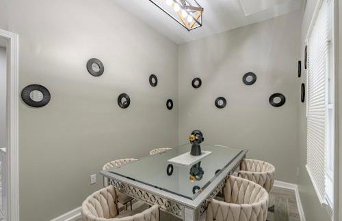 Sleek Urban Getaway Paristown-Highlands-Germantown - Foto 7