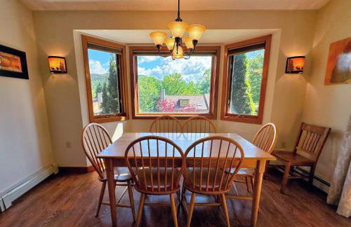 FC44 Renovated 3bed 3bath Forest Cottage AC views yard fast wifi Walk to skiing - Foto 15