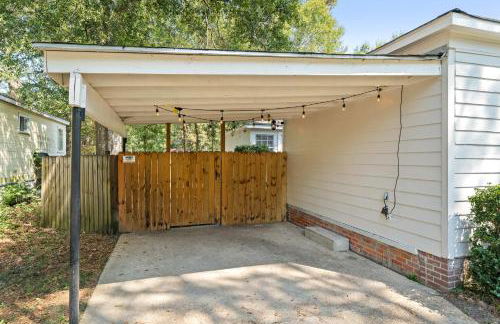 Cozy 4BR Home Pet Friendly Large Yard & Patio - Foto 54