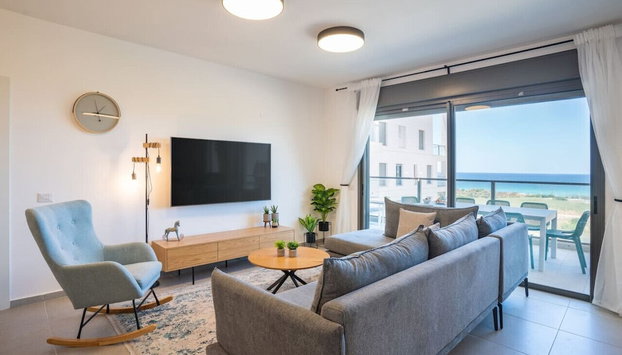 Stylish Seaside Escape with Balcony by Sea N' Rent - Photo 2, Intérieur