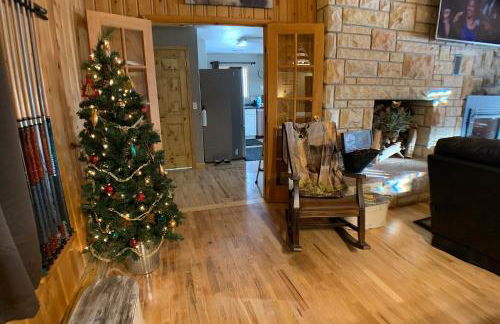 Centennial Cabin with Hot Tub, Sauna and Pool Table! - Foto 6