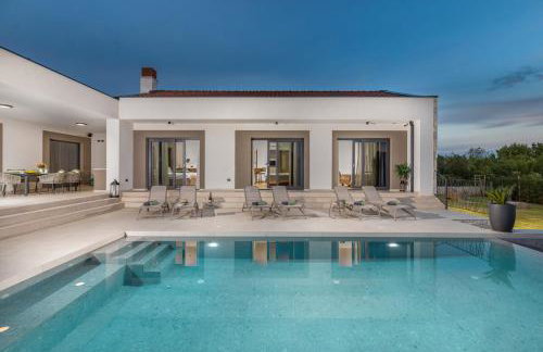 Villa Lastine by Villsy - Photo 46