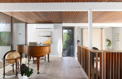 Mid-Century Masterpiece Tree house, Pool & Spa - Foto 16