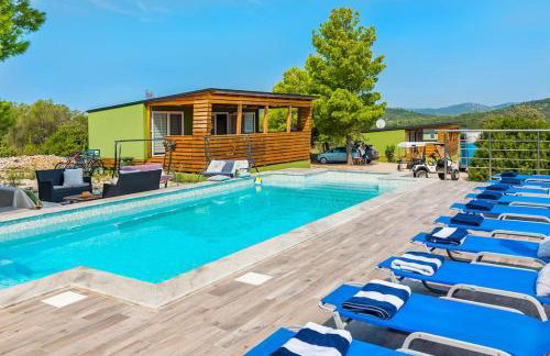 Cozy and Chic Little House with Pool Ivinj-1 Vodice - Foto 24