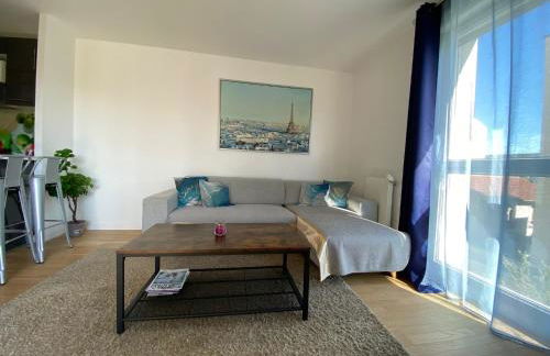 Lumière Parisienne, Bright 2 Bedroom Apartment with Terrace, Free Parking, Near Metro Line 13 - Foto 1
