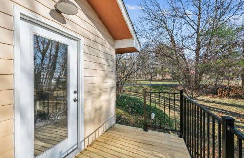 Cozy Lakefront Studio On Long Lake! Home by RedAwning - Foto 40