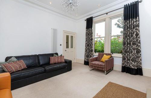 Thrushley Cottage in Wakefield - sleeps 7 - with roof terrace - Foto 23