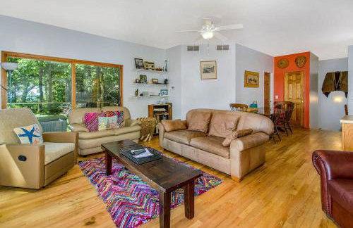 Jacobia Lakefront Retreat - Photo 4