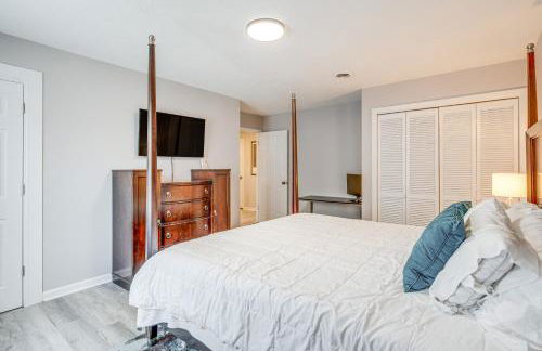 Walk to Main St Hendersonville Chic Home with Yard - Foto 15