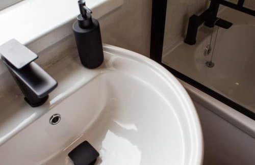 Spacious Large Group House Near NEC and Airport - Foto 39