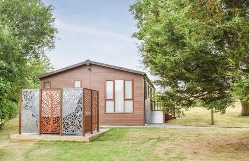 Gorstage Meadows Luxury 2 Bedroom Lodge in Rural Cheshire - Photo 3