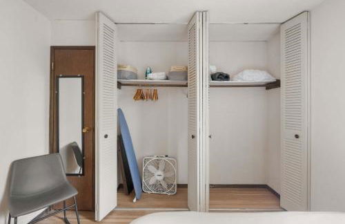 Workspace with Desk & Walkable to hospital & campus - Photo 28