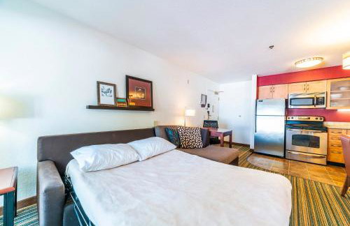 Phoenix Studio Queen Deluxe - Photo 37