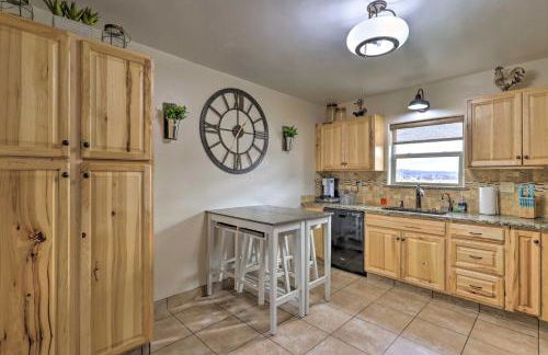 Secluded Cabin with Hot Tub, Game Room and Views! - Foto 10