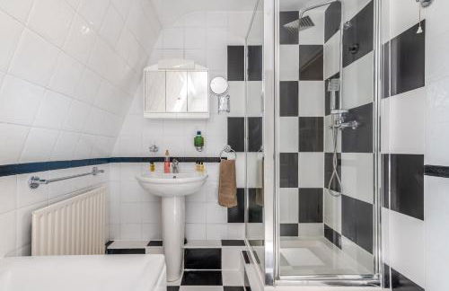 Charming 3-Bedroom London Townhouse Balcony - Foto 14