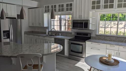 Heated Pool - Spacious, Cheerful Home 5br/3bath - Photo 4