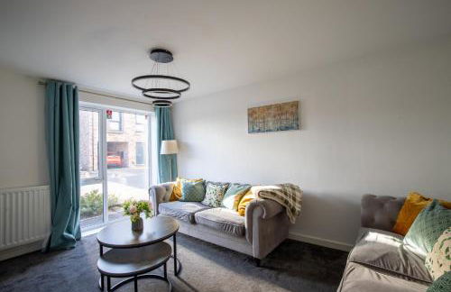 Luxury Deluxe - 4 bedrooms Villa - 6 beds - 10 Guests - Private Parking - Contractors Welcome - Trafford Stretford - Foto 3