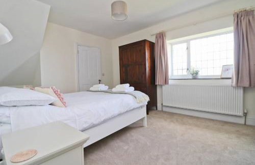 WALK TO THE BEACH, spacious cottage with sea views - Foto 3