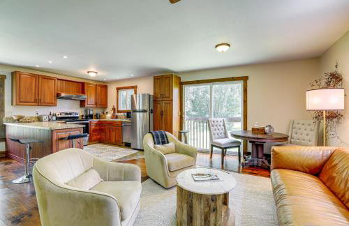 Walk to River Couples Retreat in Kintnersville! - Foto 6